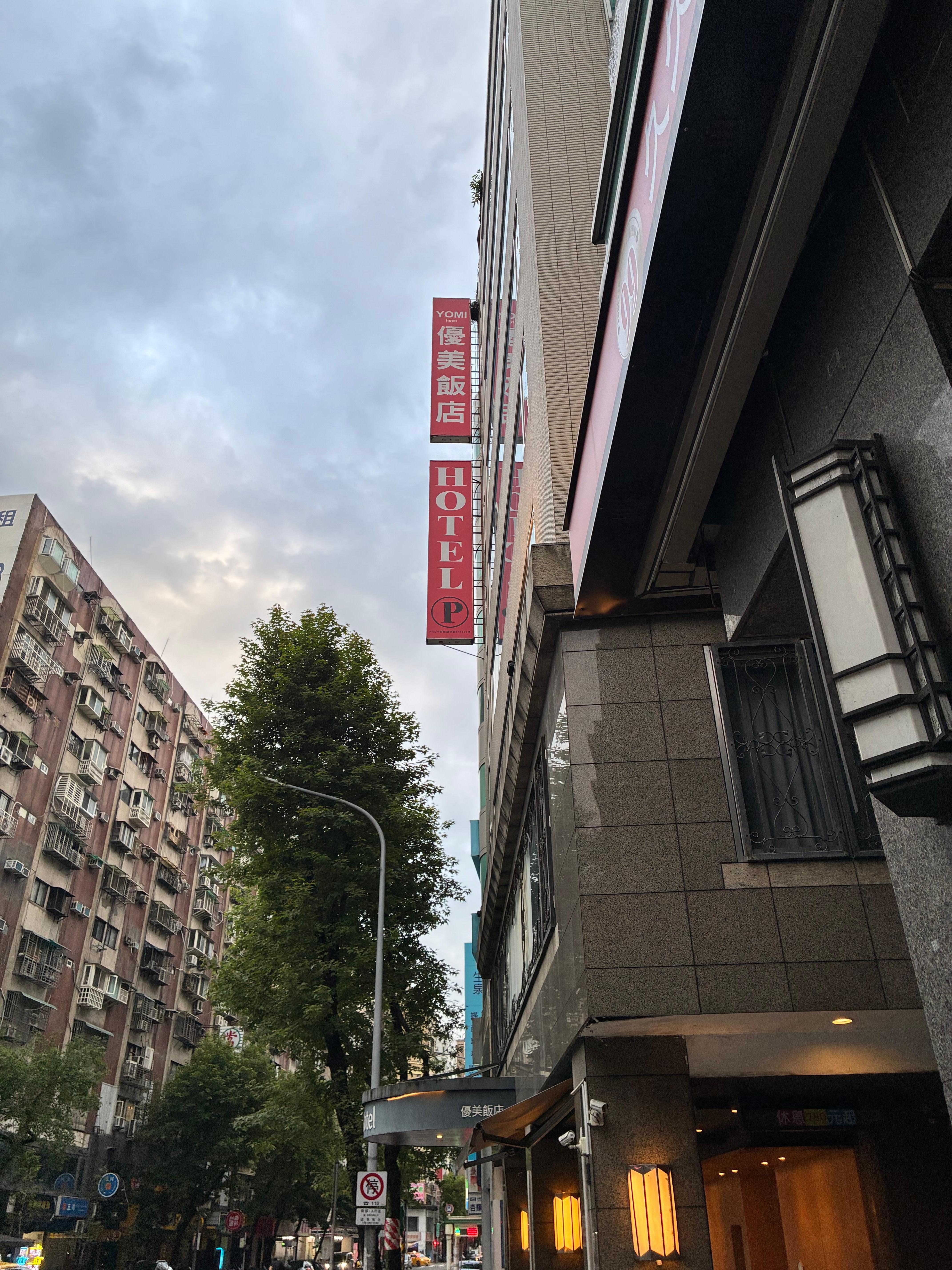 ホテル入り口からの写真