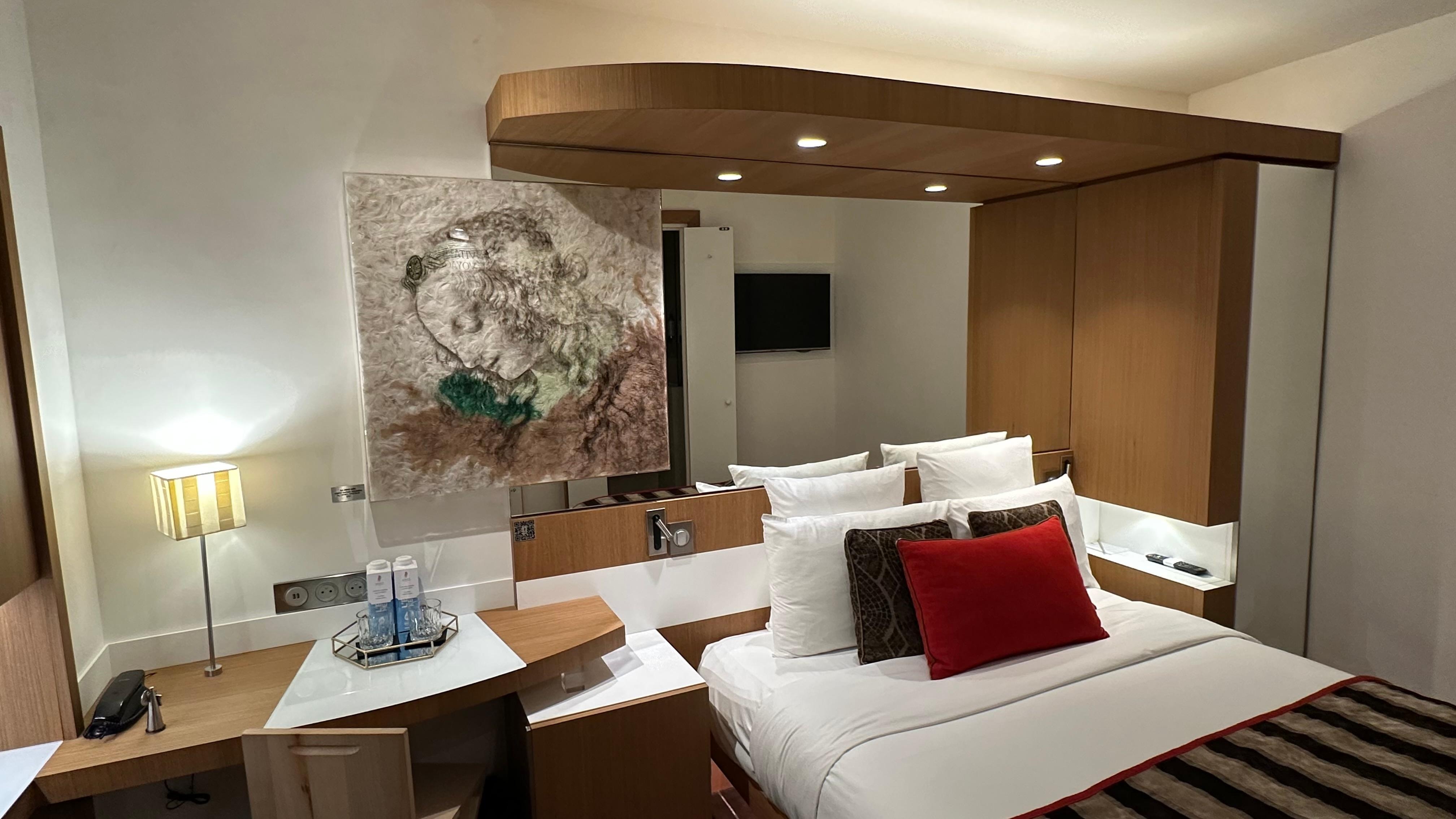 Small but nicely designed ‘small double’ room