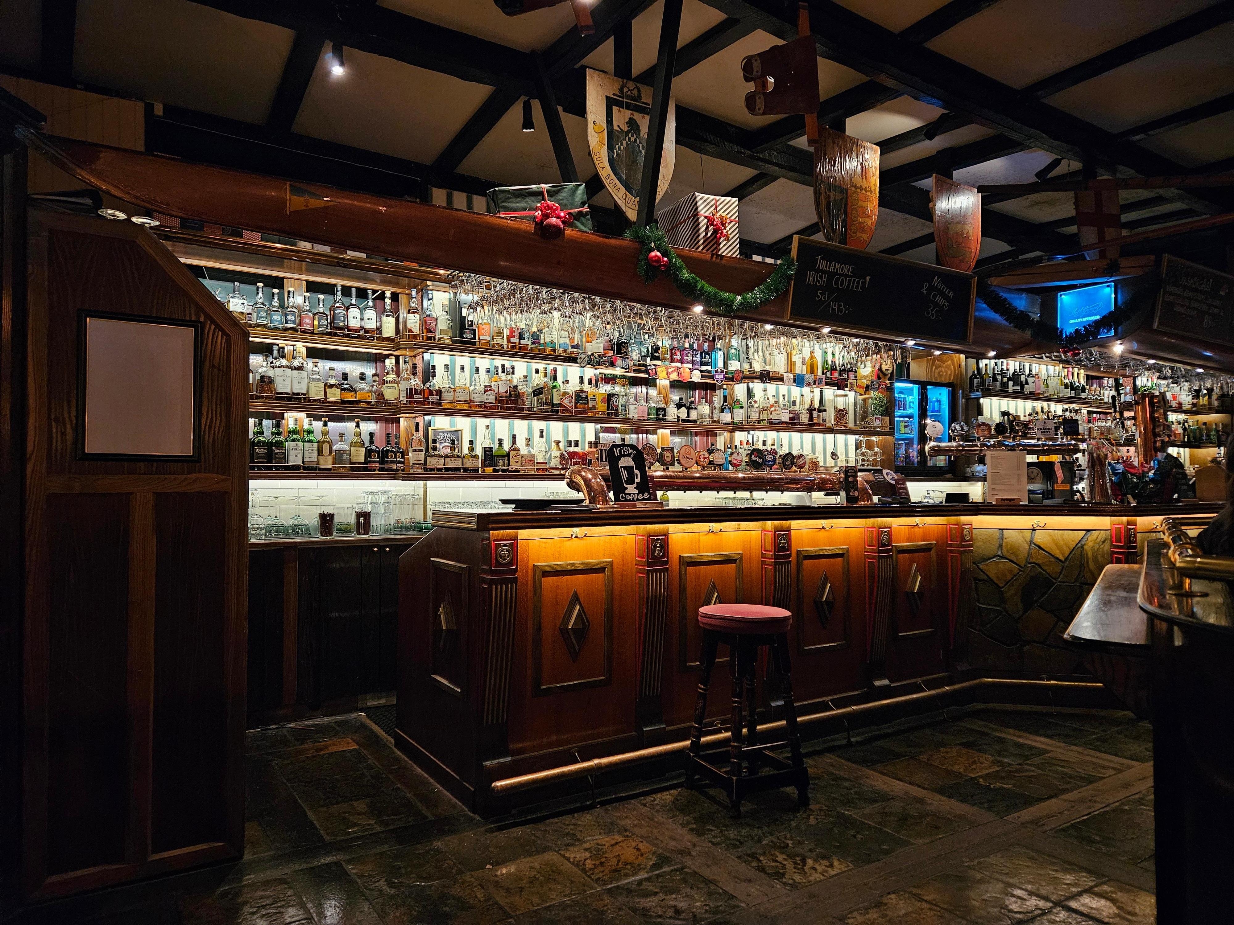 God pub, med godt utvalg av øl og whisky 
