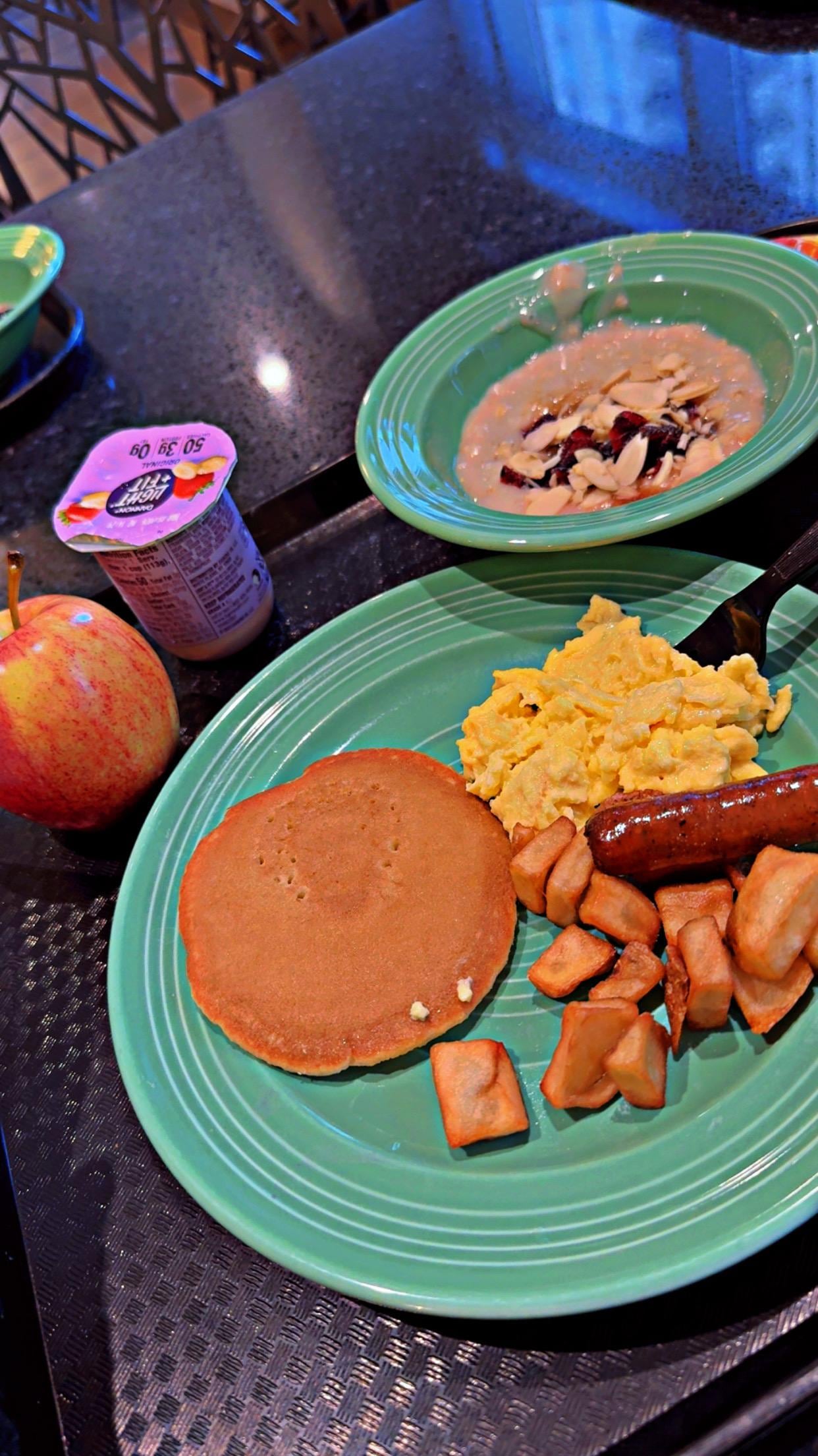 There’s plenty of room to enjoy breakfast with family 😋