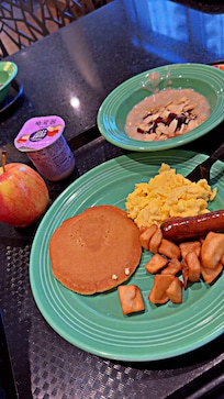 There’s plenty of room to enjoy breakfast with family 😋