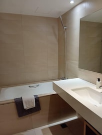 横にシャワーブースもあります