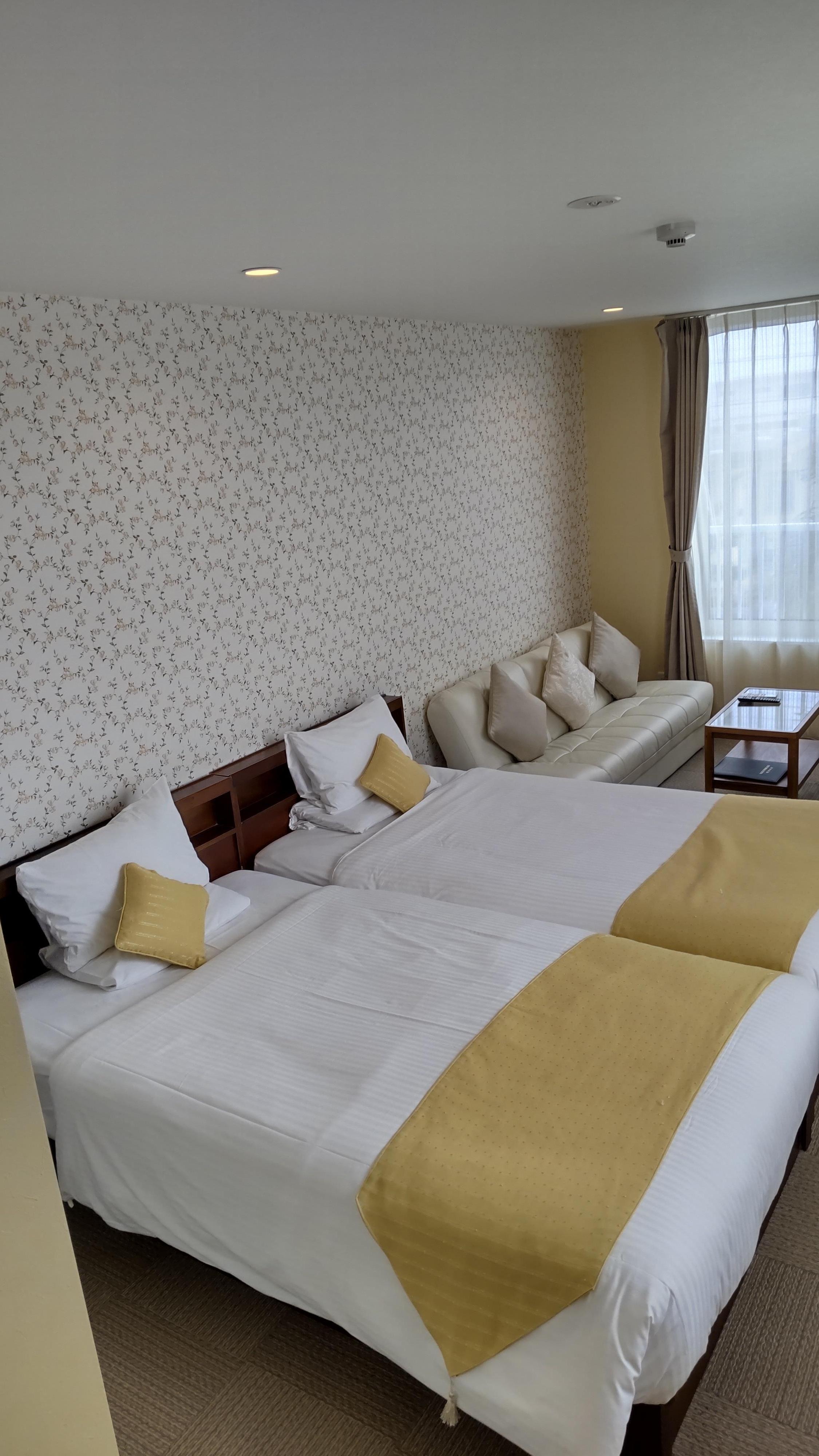 ベッドも新しく綺麗でベッドメイクもバッチリです。