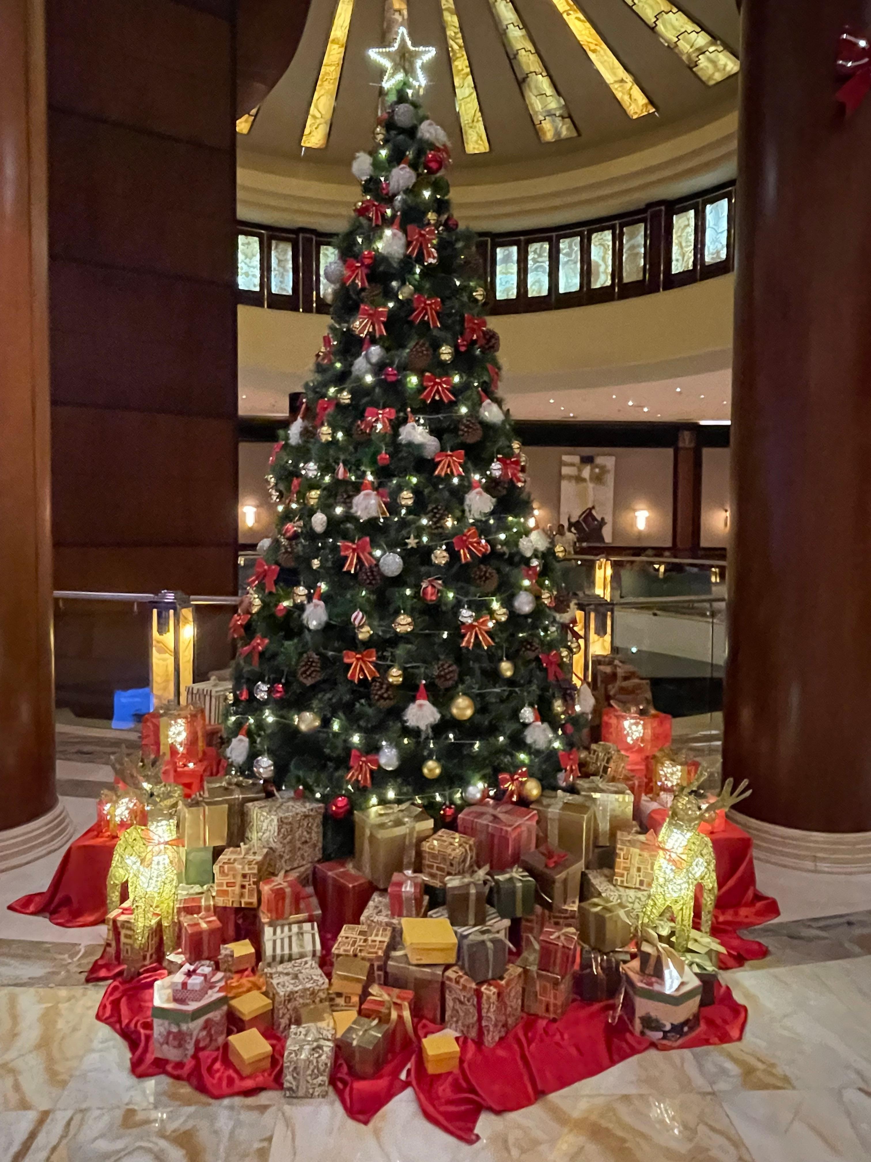 Le sapin a été décoré minutieusement jour après jour…