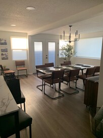 Plenty of space for family dinner, game nights & craft sessions.