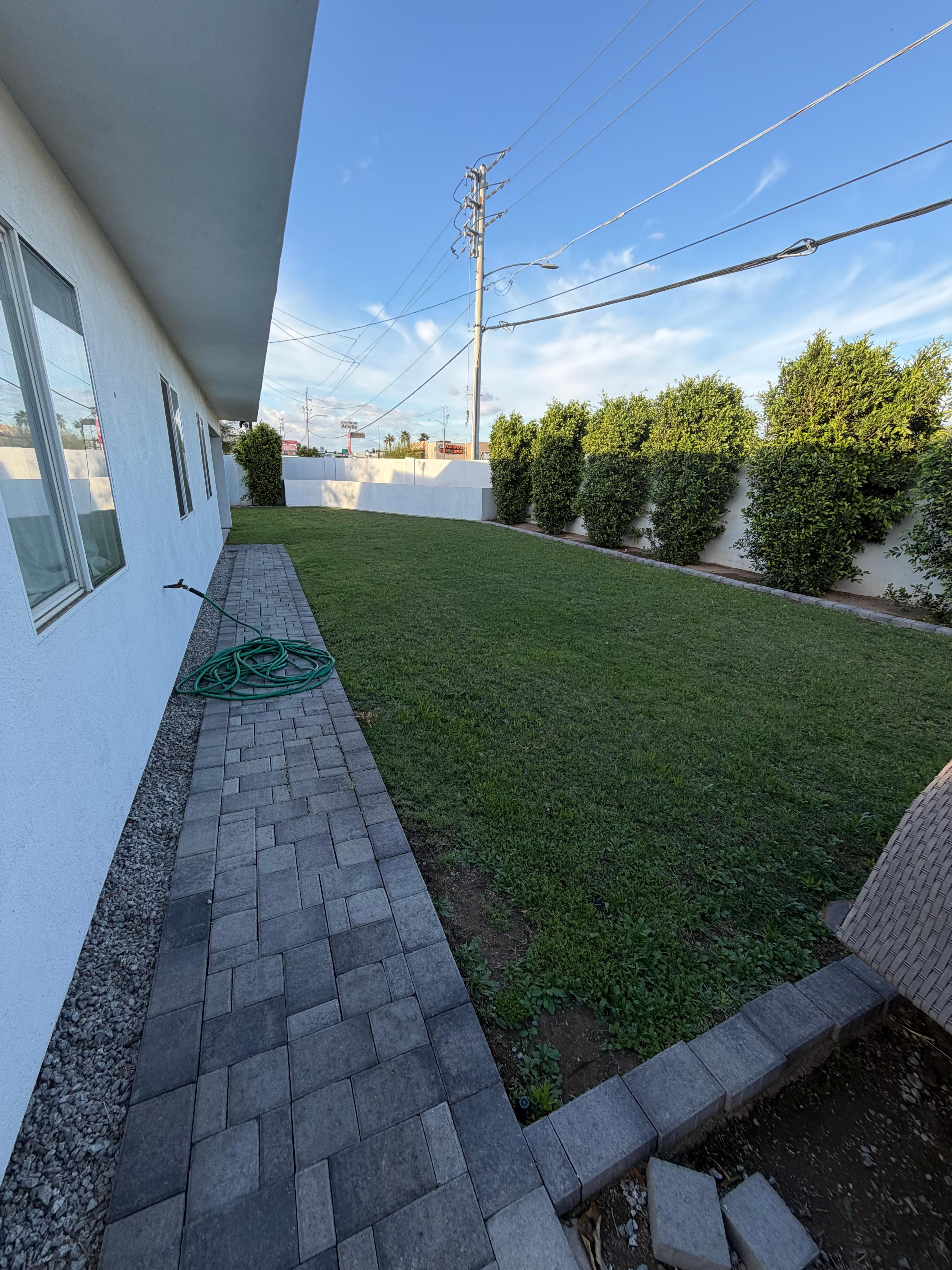 Nice spacious yard but no yard games. 