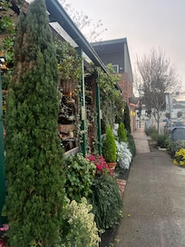 Walkable destinations & food