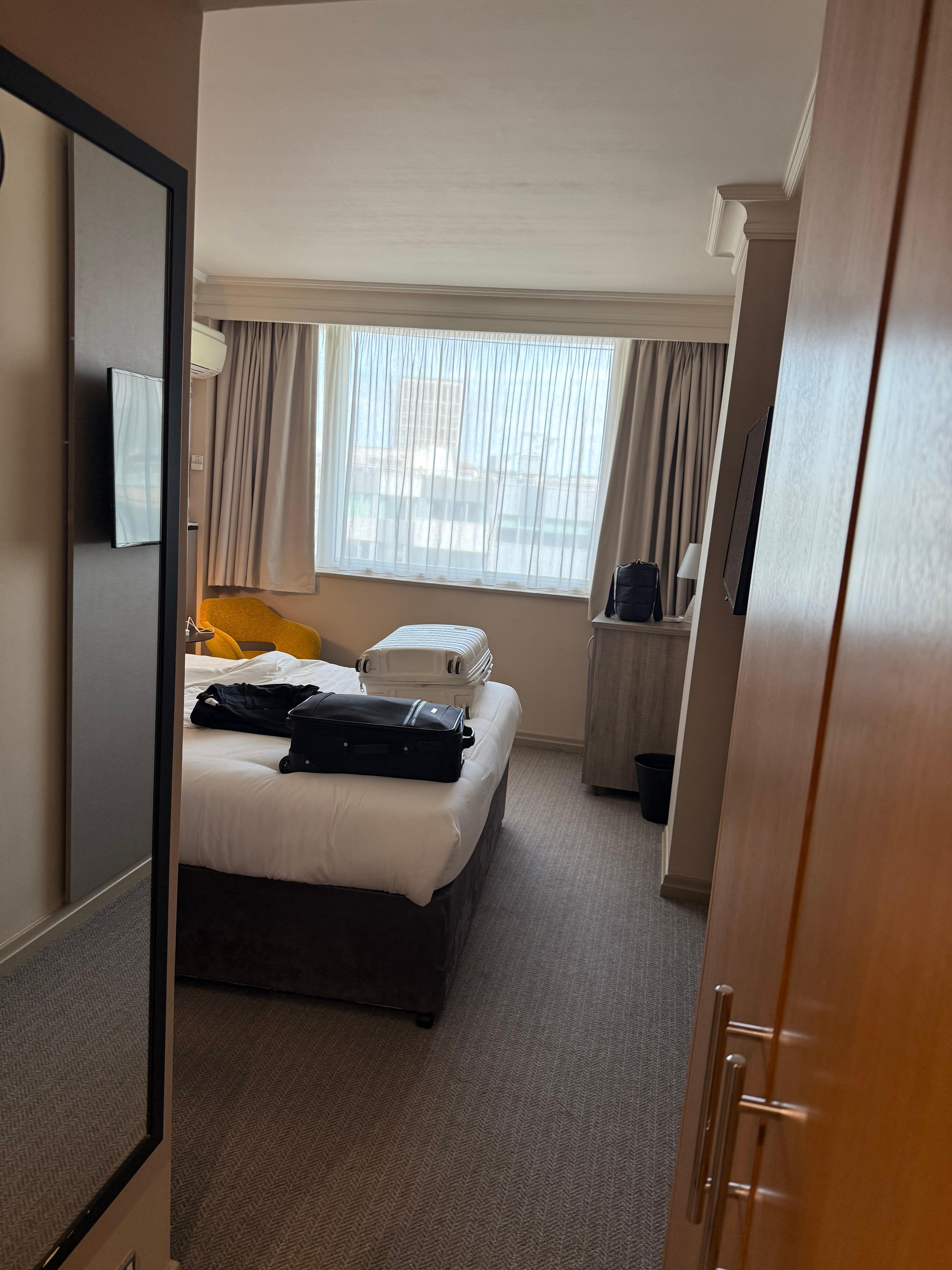 The first room, no view and hair in the bed.