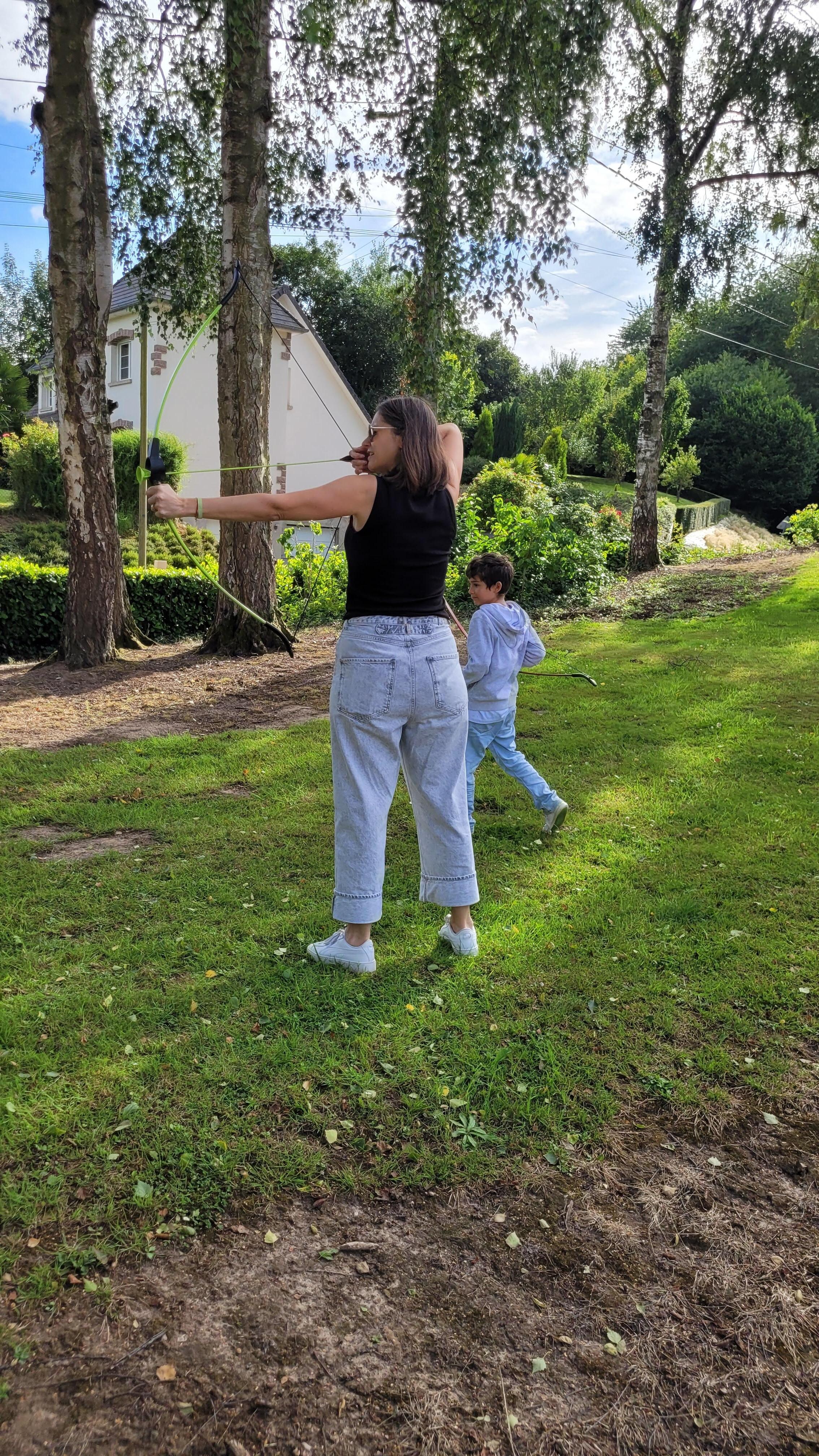 on a fait du tir à l'arc dans le jardin