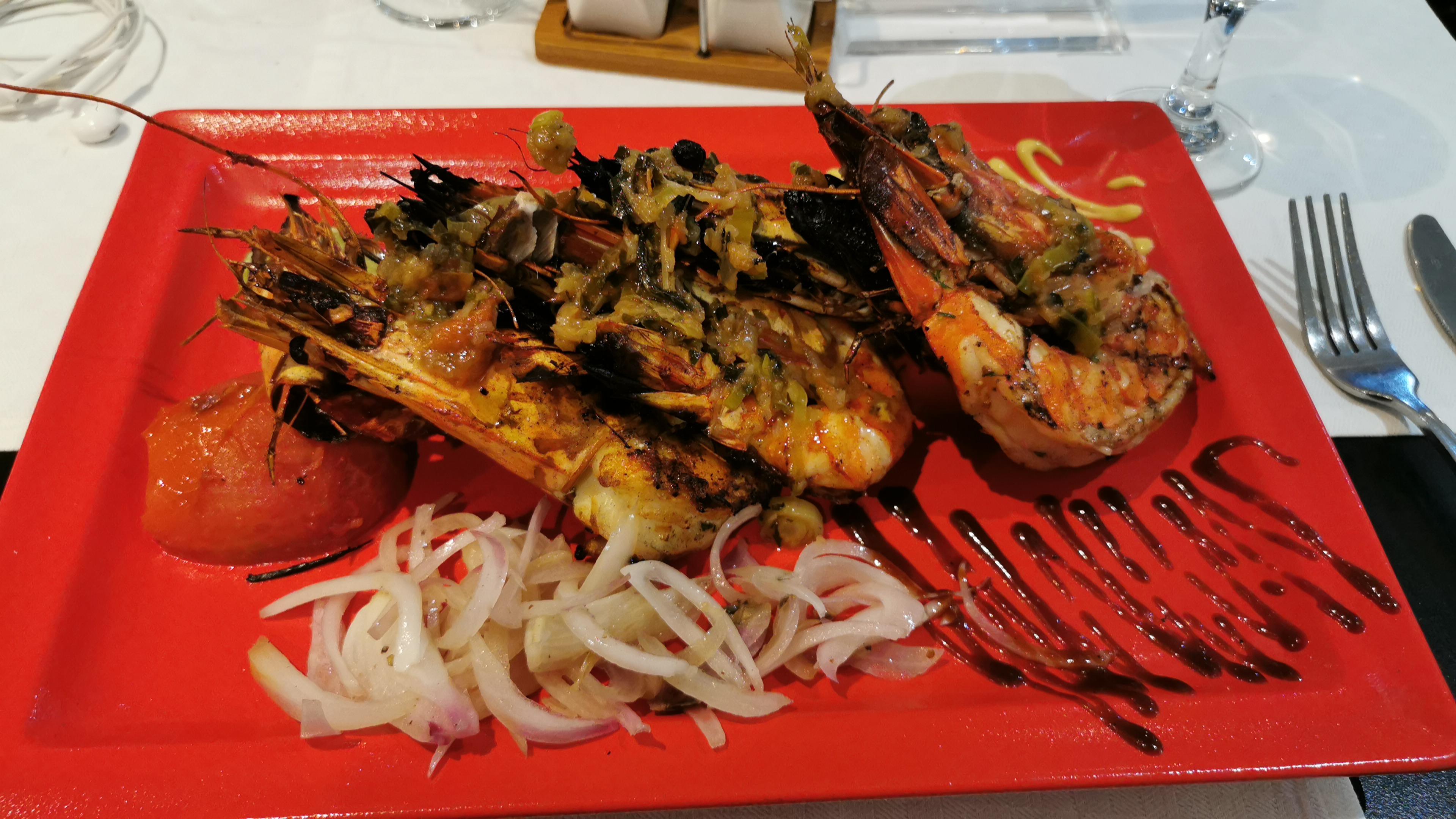 Gambas grillées servies au restaurant lors de la superbe Soirée Cameroun