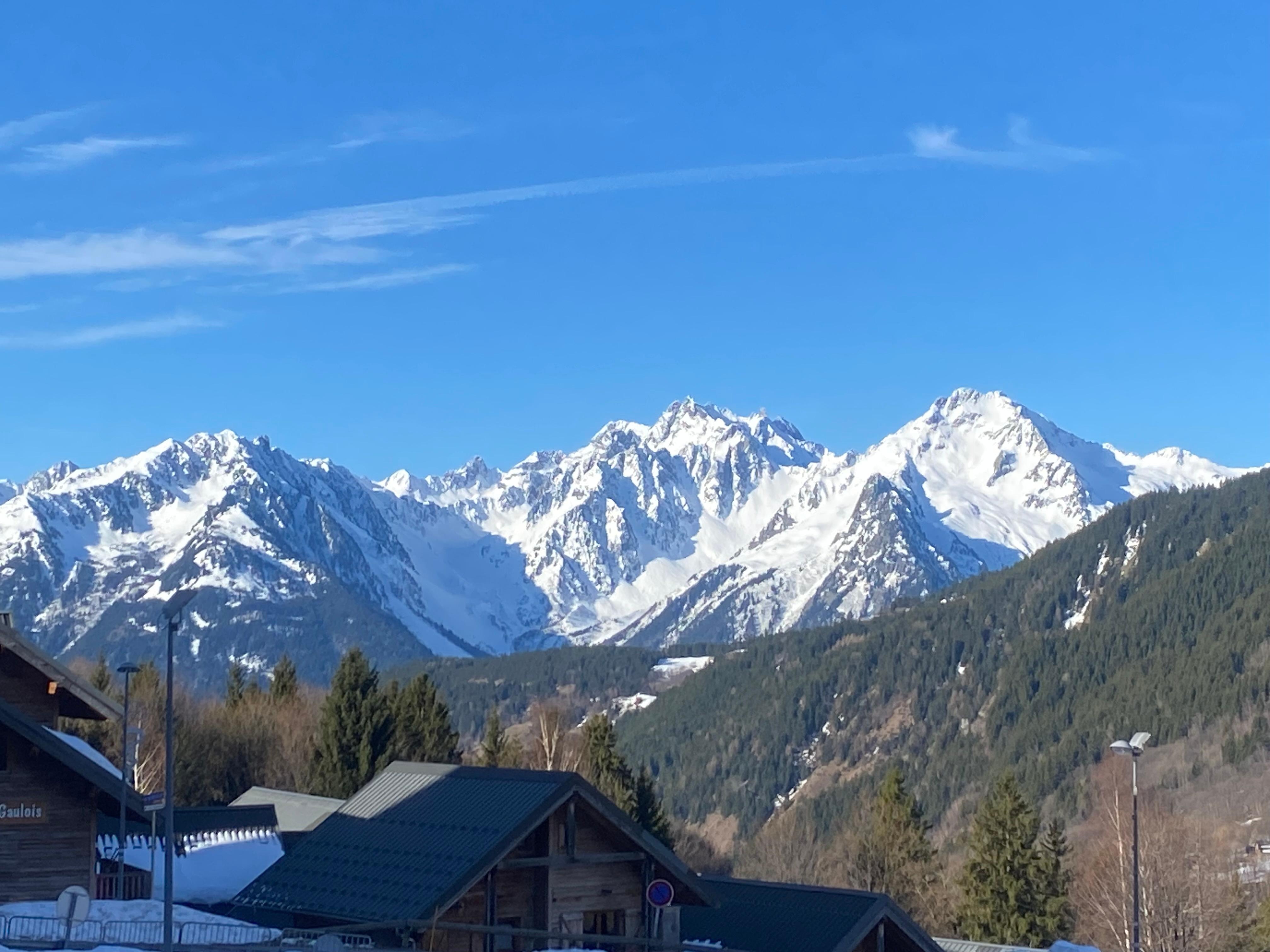 Juste devant l’appartement 