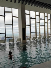 Infinity pool