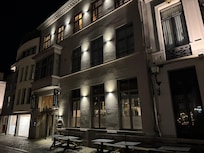 Hotel bei Nacht