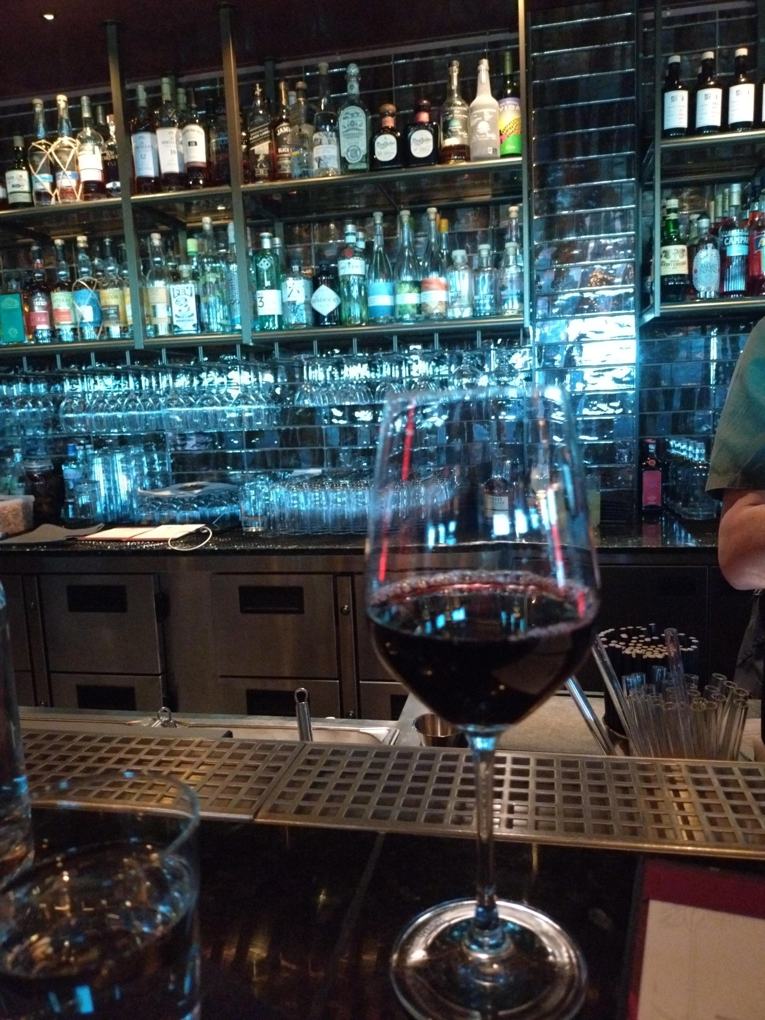 Bra vin sortiment i Kines baren!