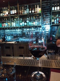 Bra vin sortiment i Kines baren!