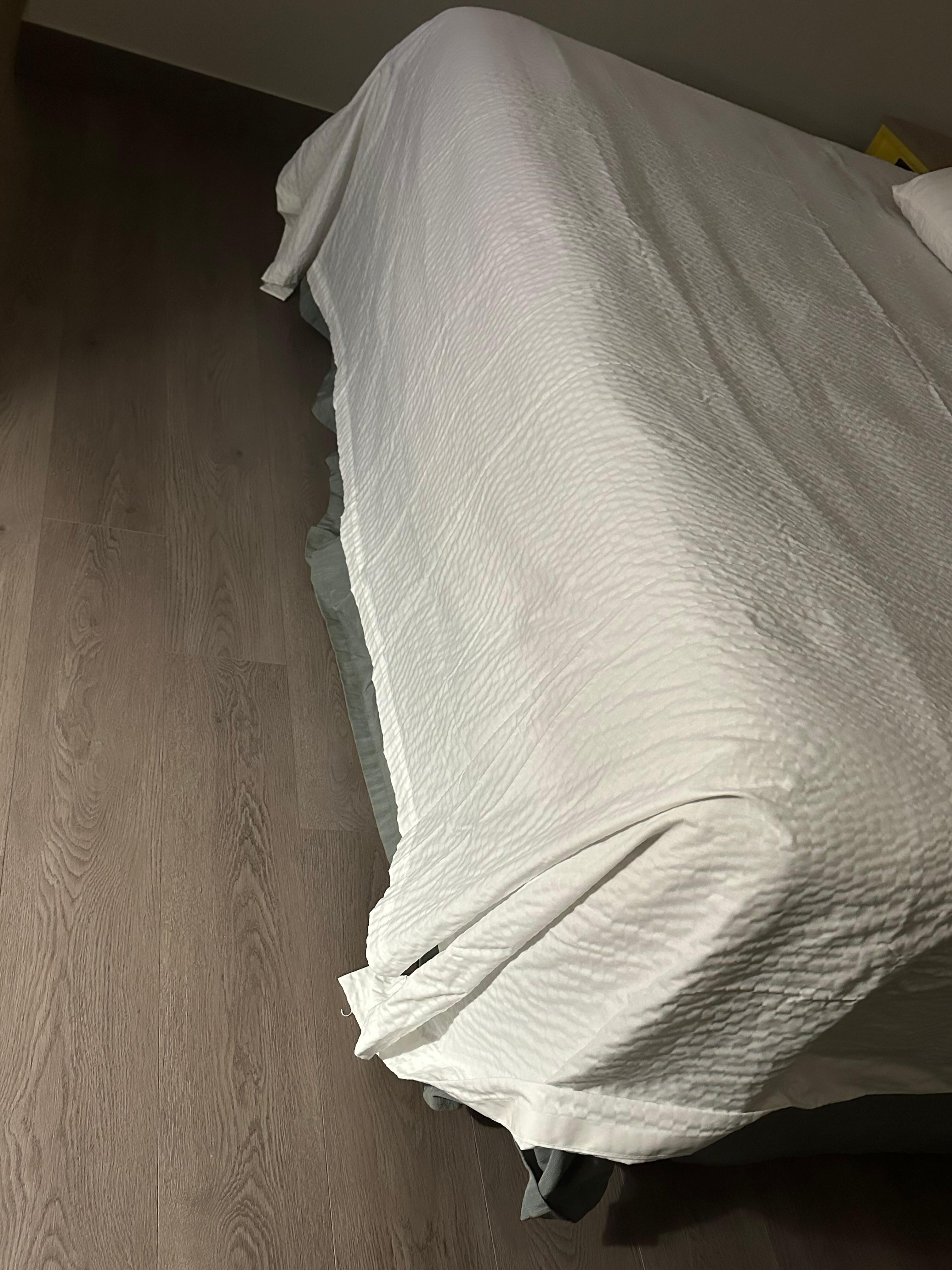 I just walked in the room didn’t put my stuff down. Didn’t put nothing on the bed nothing and this is what the bed looks like just walking in.