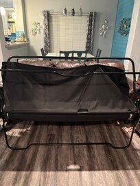 There were very few springs left on this sofa bed. The end of the bed was unstable and someone fell inside and got hurt.