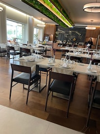 Breakfast and dinning area