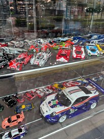 駅からの途中にミニカーショップがある
楽しい