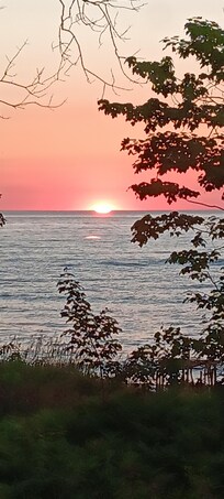 Waiting for sunset to go rock hunting