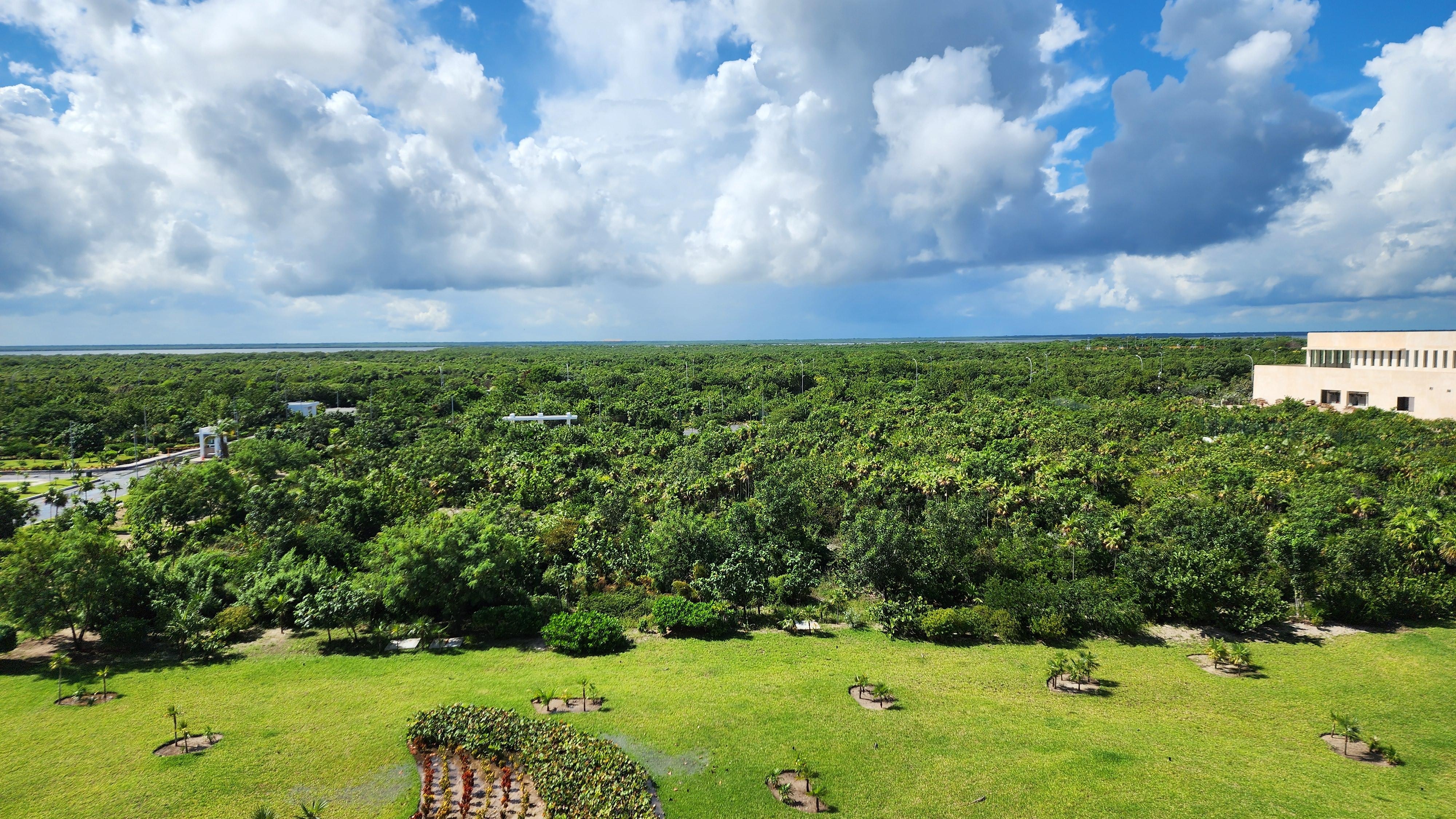 View to the front of the Hotel.
