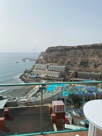 Utsikt fra balkongen på rommet