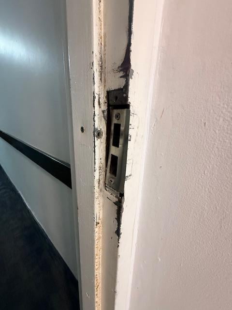 Broken door plate