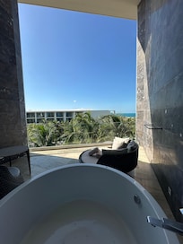 This was what was referred to as a beach side, ocean view loft, beach side in the sense that you are in the closer set of rooms to the beach, but certainly not where you could walk right out to it from your room, you’re just end of the last building