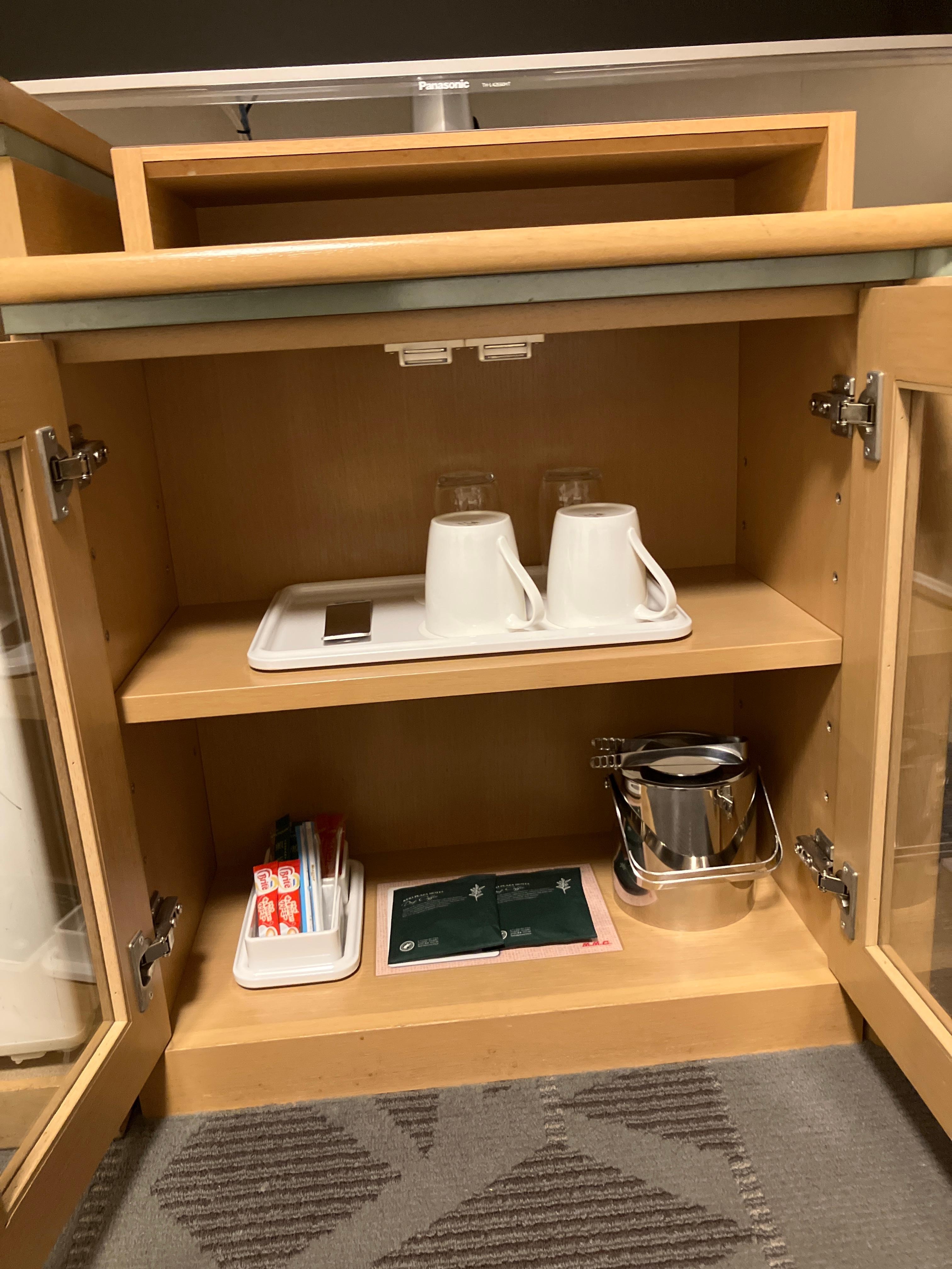 ちょっとお茶したい時にはコーヒーお茶など用意あると、嬉しいサービスですね。