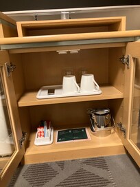 ちょっとお茶したい時にはコーヒーお茶など用意あると、嬉しいサービスですね。