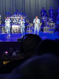 My husband and I drove to Daytona for a Temptations and 4 Tops concert. Location is great for day trips.