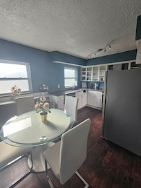 Dining / kitchen