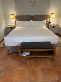 Off centered bed