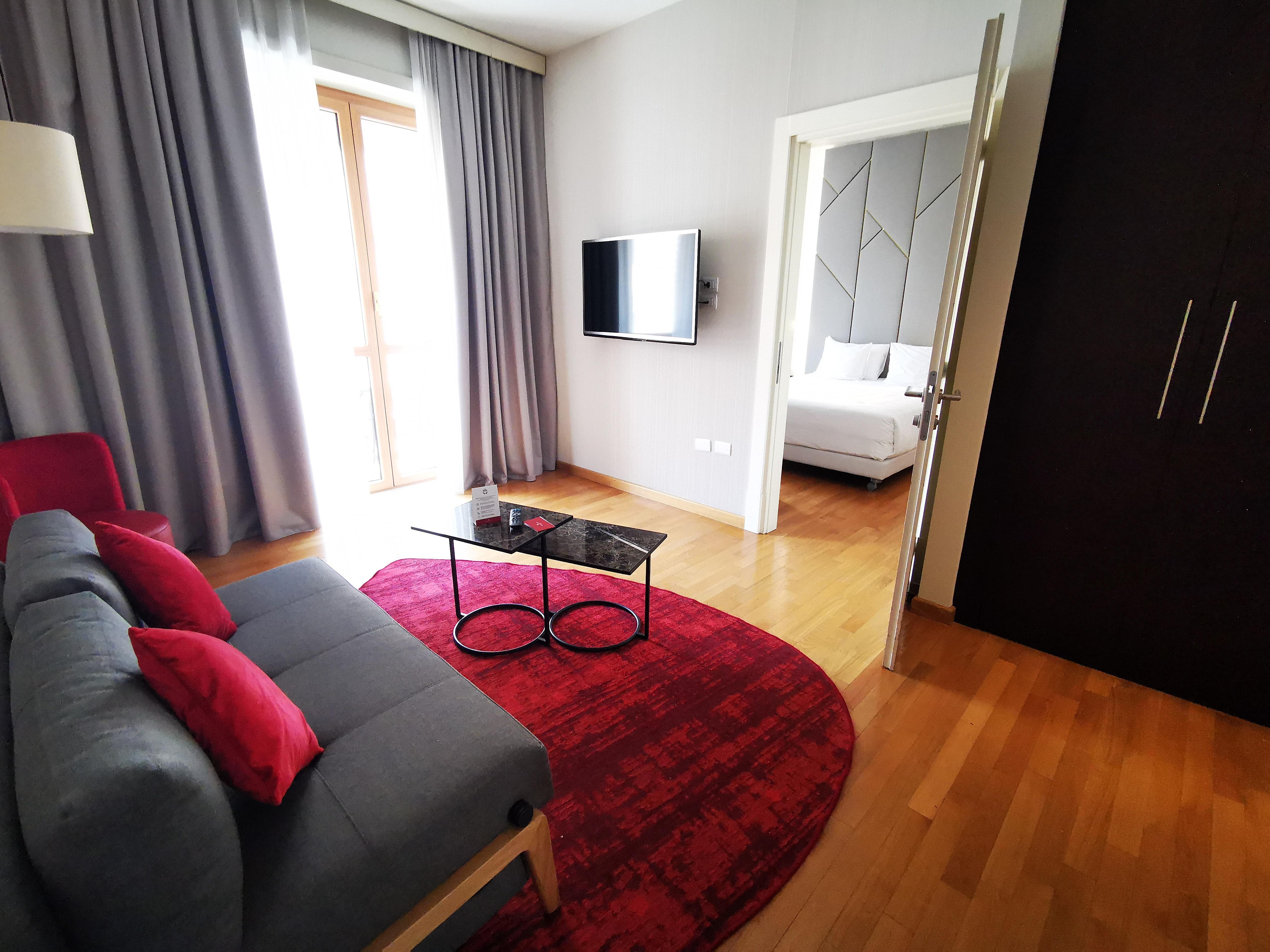 Next to Varican city, in a quiet residential area, and just 15 min walk to Piazza Navona. Quiet rooms, very good breakfast.