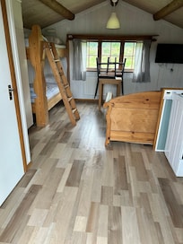 Nystädat vid avresa, mysig och bra planerad stuga.