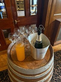 Complimentary mimosas / buck's fizz at breakfast!
