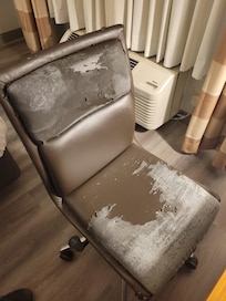 Chair that should be condemned.