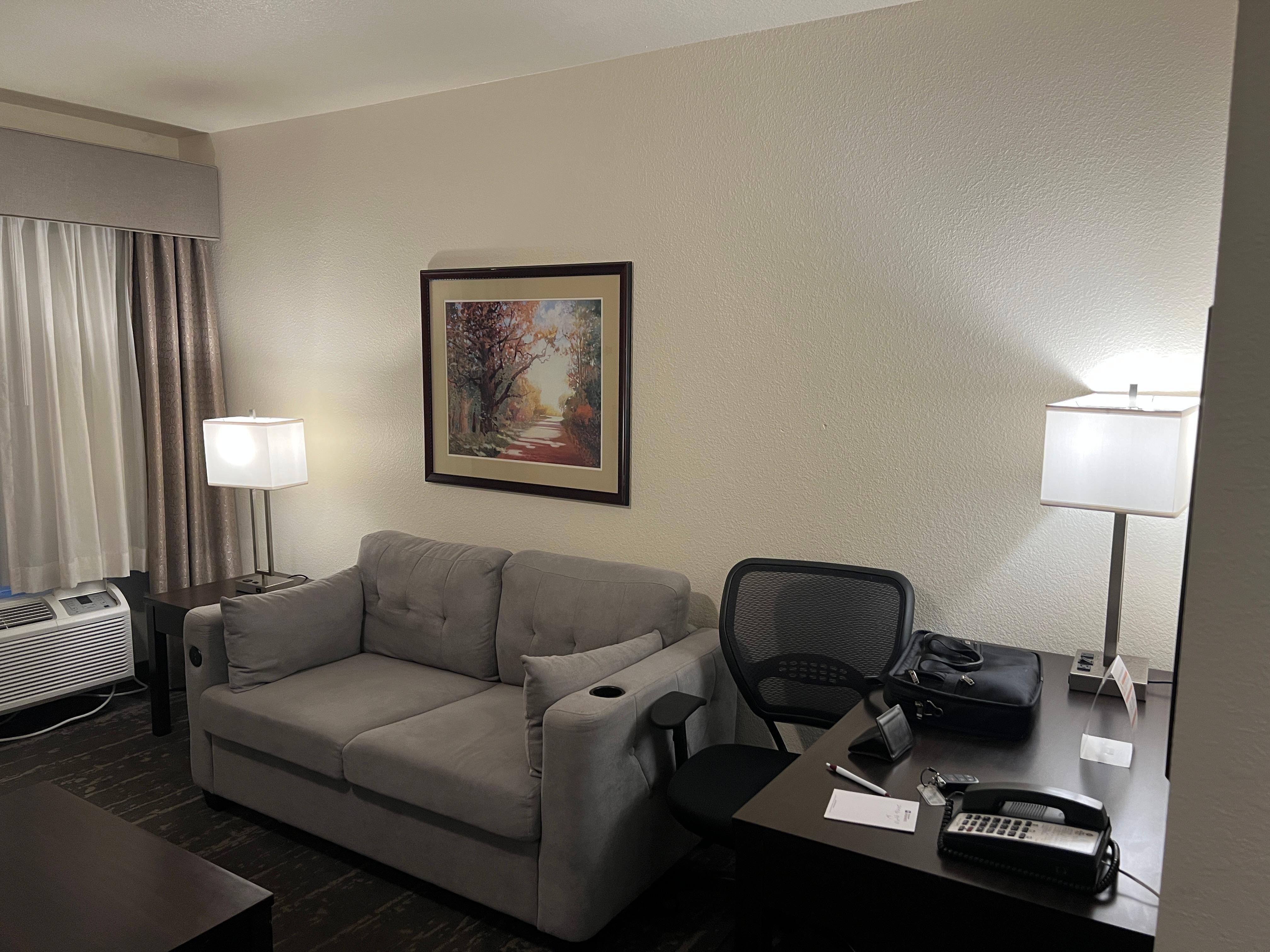 Wall where window should be according to photo on Hotels.com.