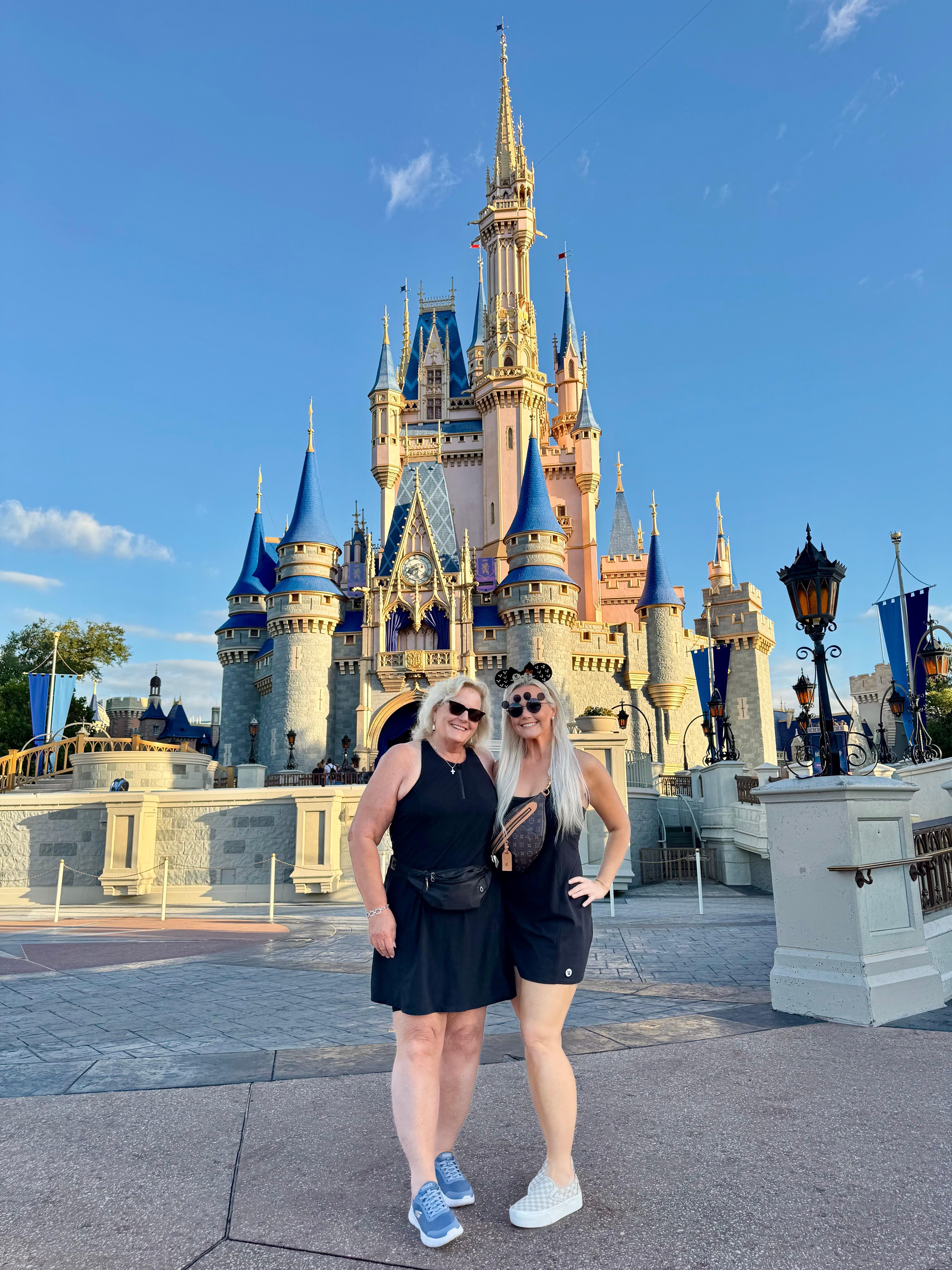 Very close to Disney parks and Disney Springs!