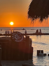Coucher de soleil depuis la plage privée