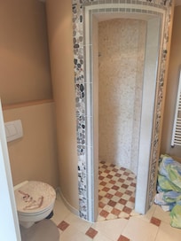 Einstieg in die Dusche war schon etwas eng für schwangere