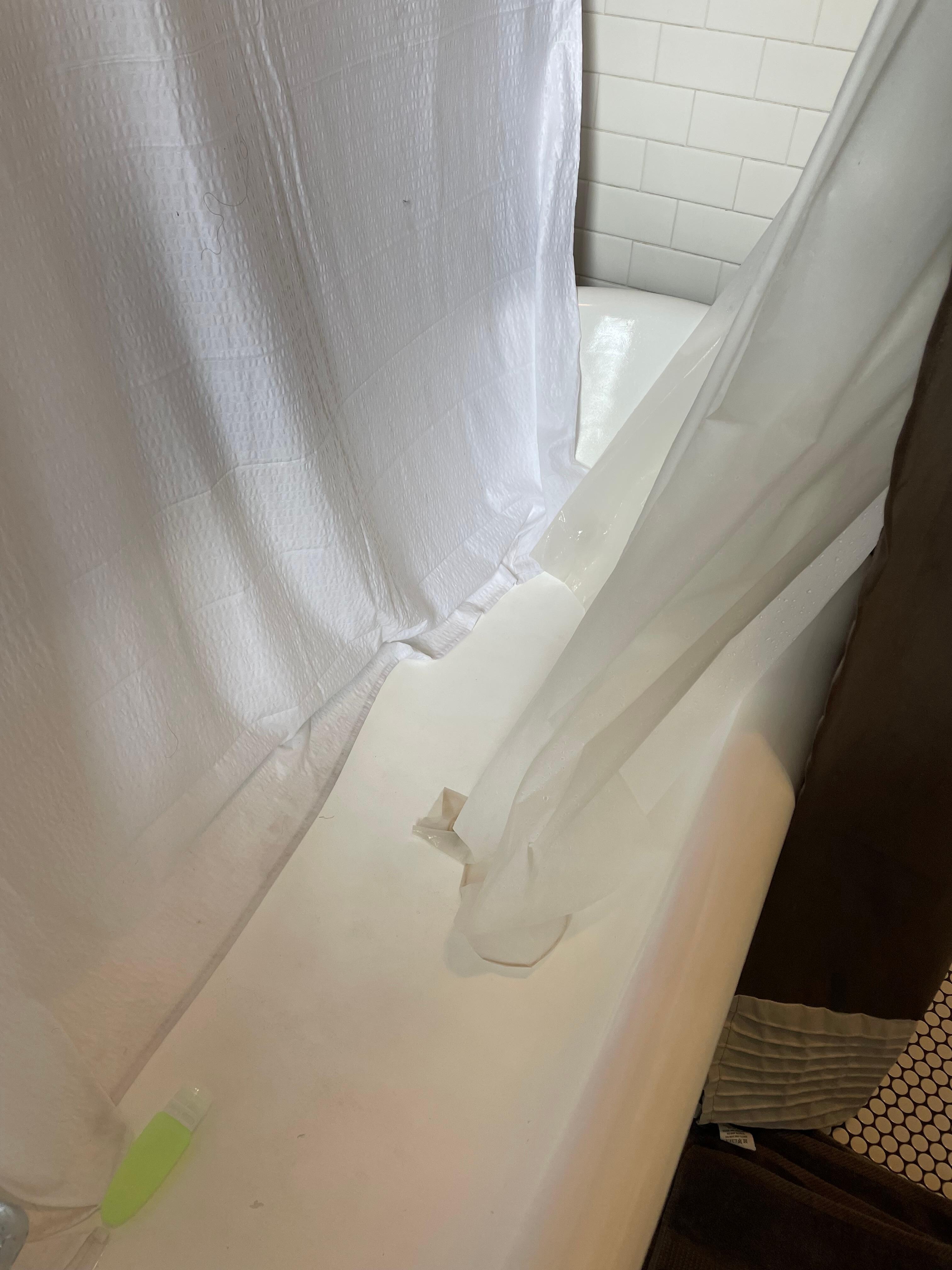 Incorrect shower curtain for clawfoot tubs