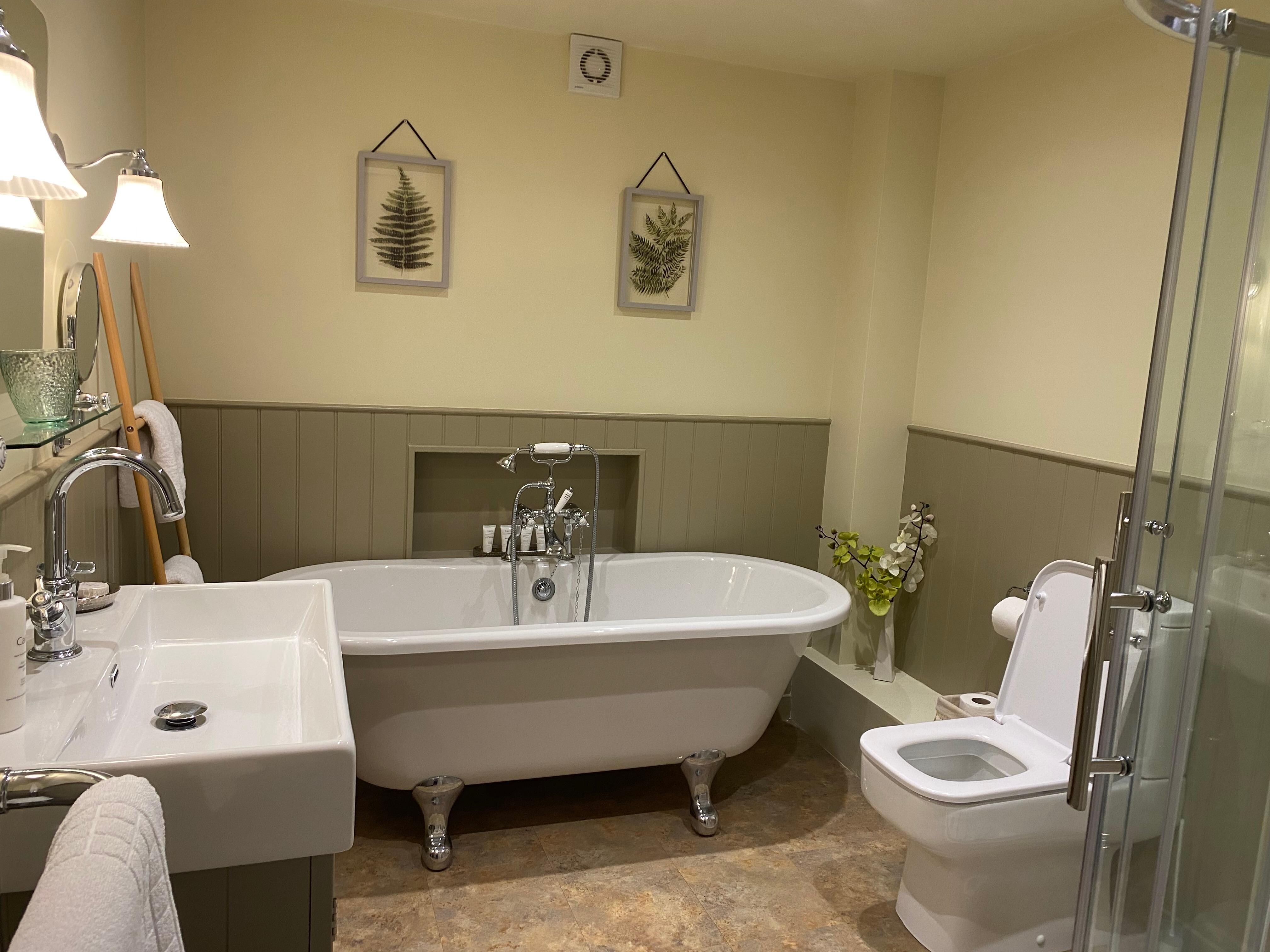 Spacious bathroom and well equipped.