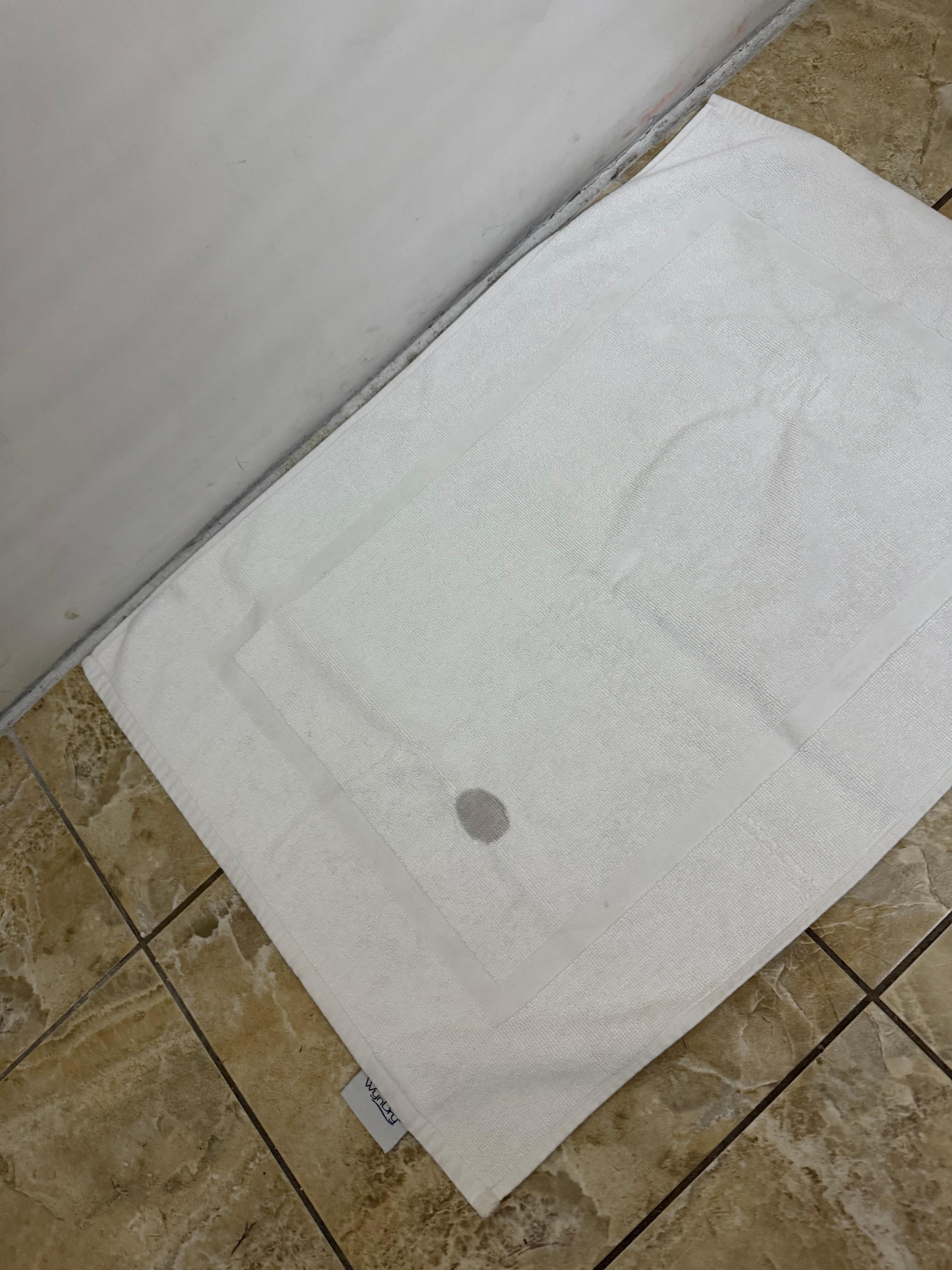 “Clean” mat towel for shower
