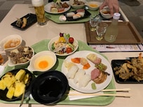 お夕飯は天麩羅、上州牛すき焼きが美味しかった。フルーツも盛り沢山。