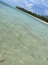 Playa tranquila y cristalina
