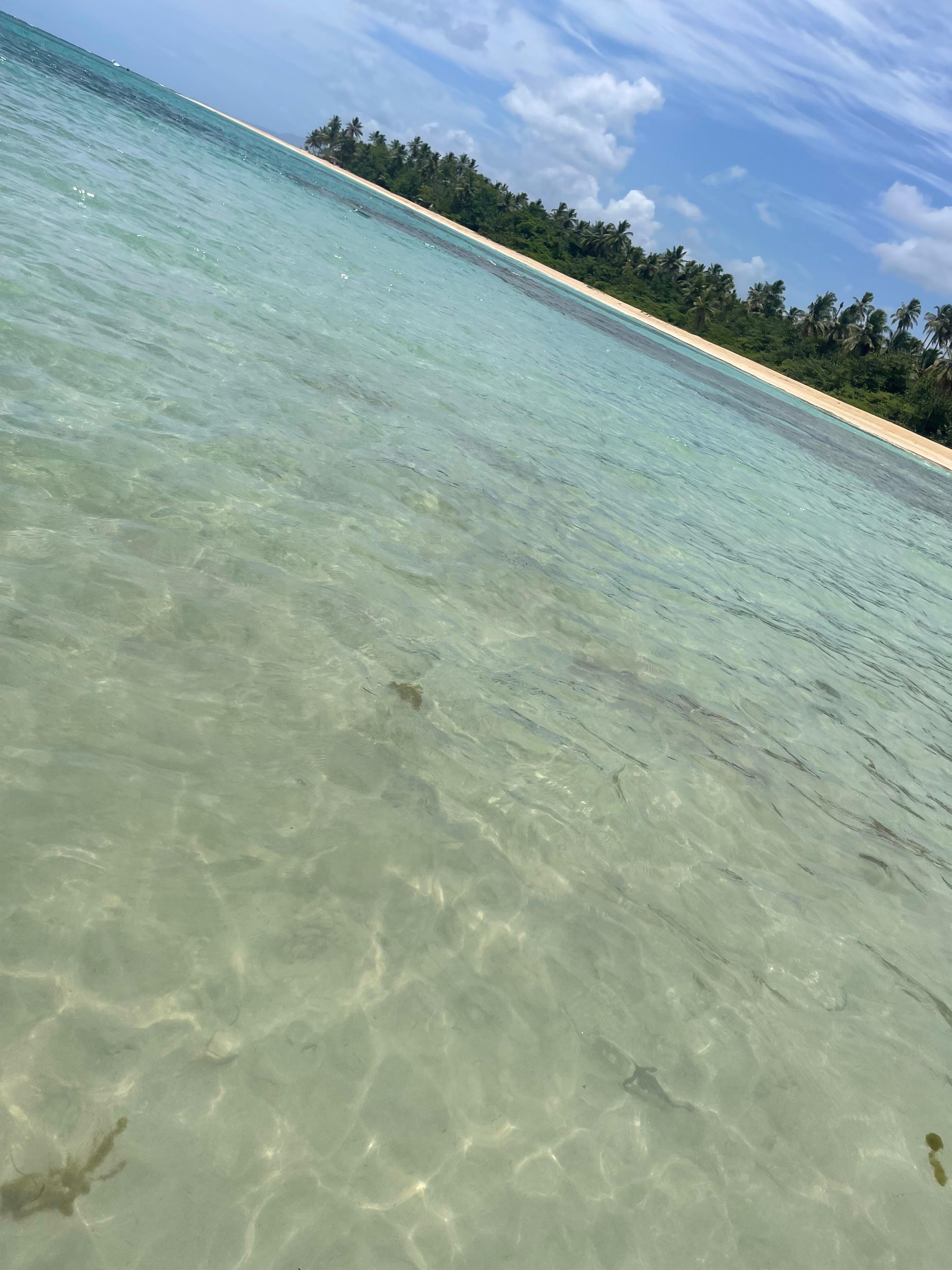 Playa tranquila y cristalina