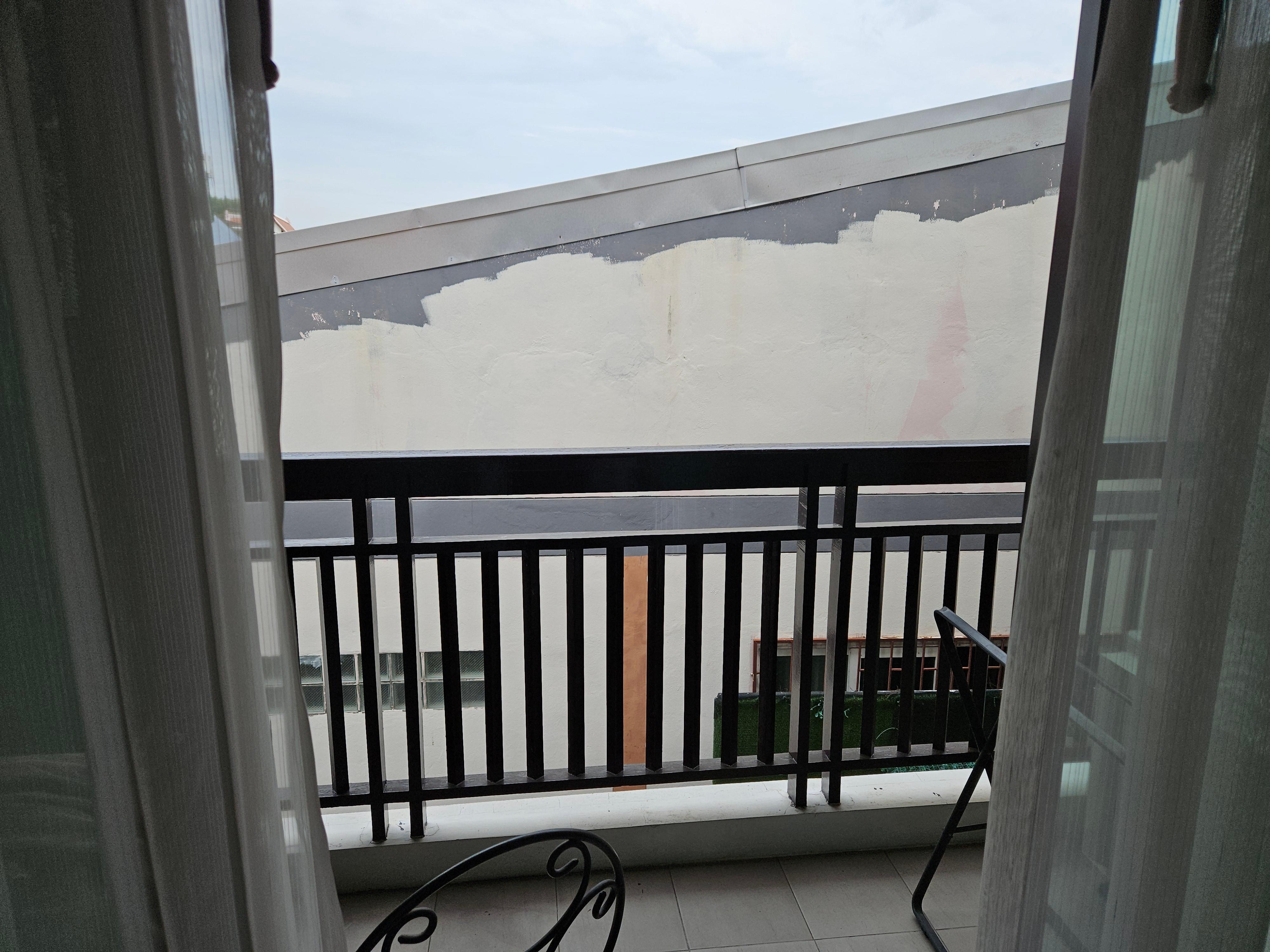 La vue du balcon de la chambre king deluxe