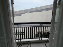La vue du balcon de la chambre king deluxe