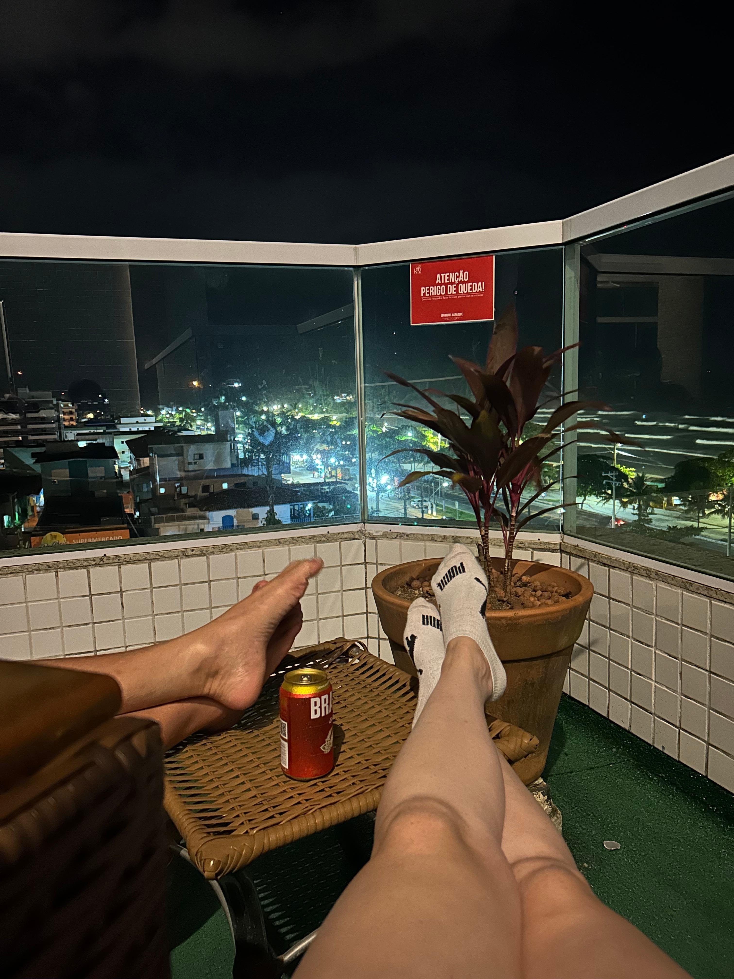 Mirante a noite é maravilhoso. Ótima dica pra quem gosta de tomar uma cerveja e ficar apreciando e ouvindo o mar. 